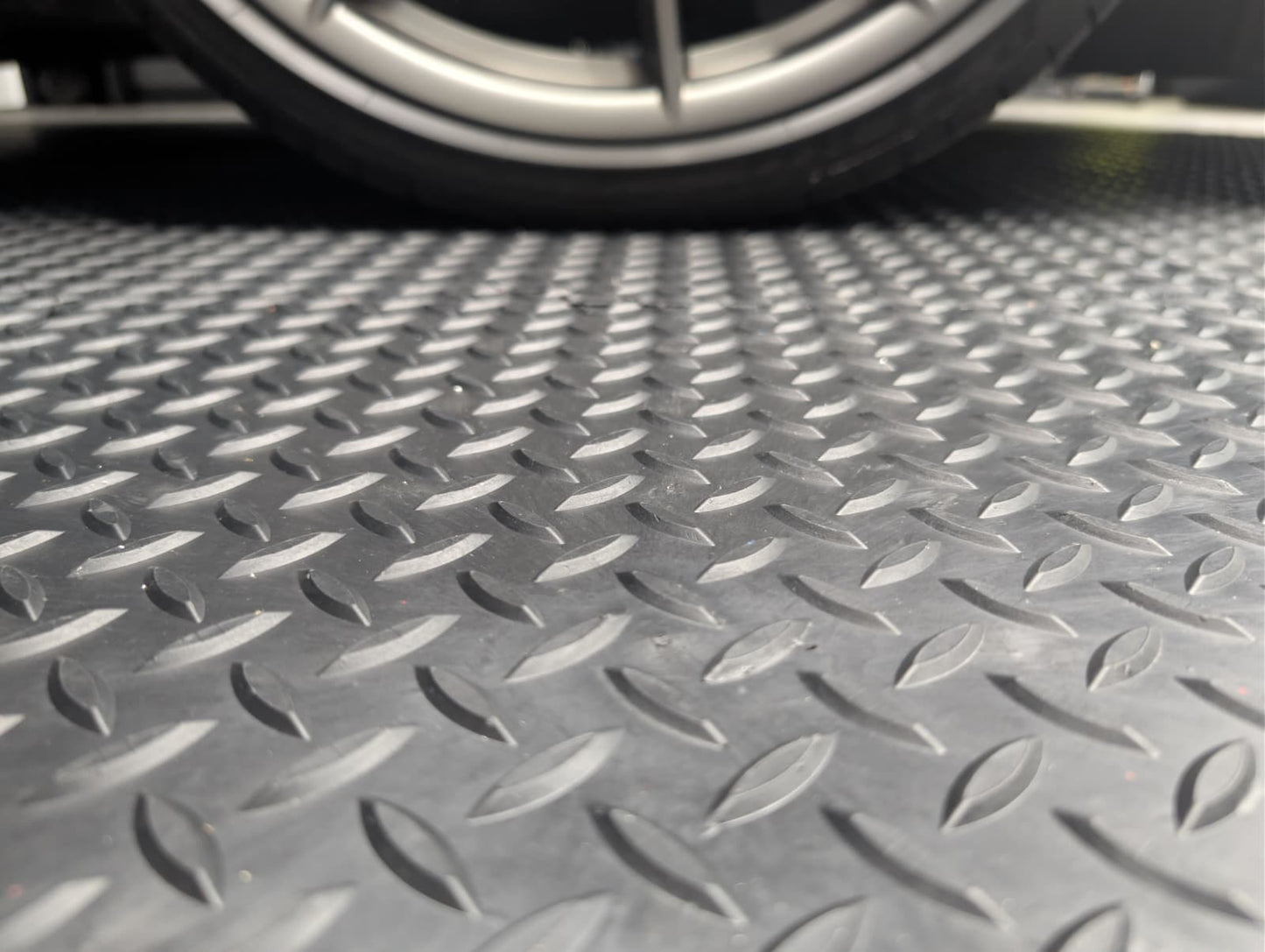 Heavy-Duty PVC Black Checker Pattern Interlocking Garage & Workshop Floor Tiles Oil & Chemical Resistant (495x495x14mm)