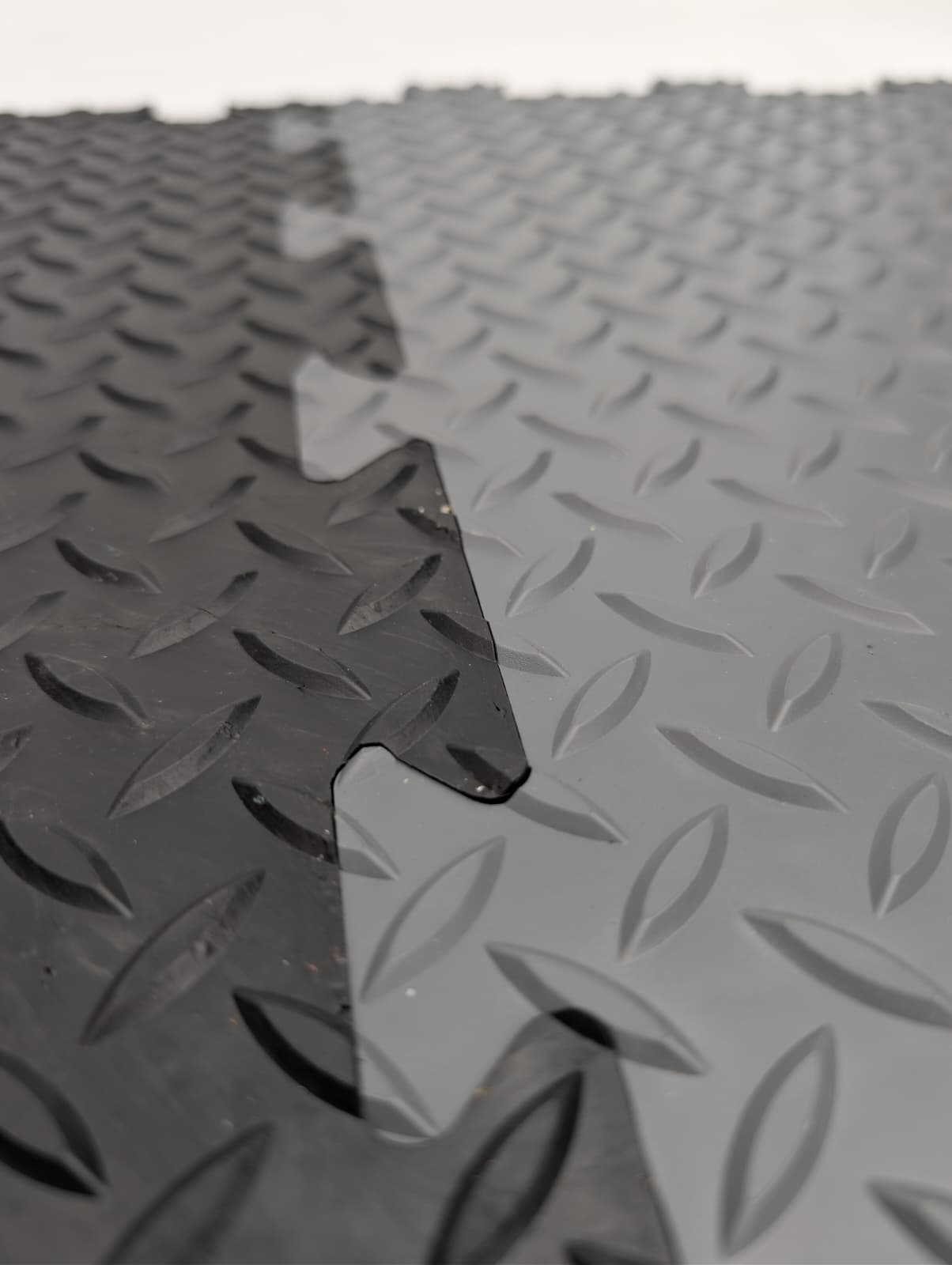 Heavy-Duty PVC Black Checker Pattern Interlocking Garage & Workshop Floor Tiles Oil & Chemical Resistant (495x495x14mm)