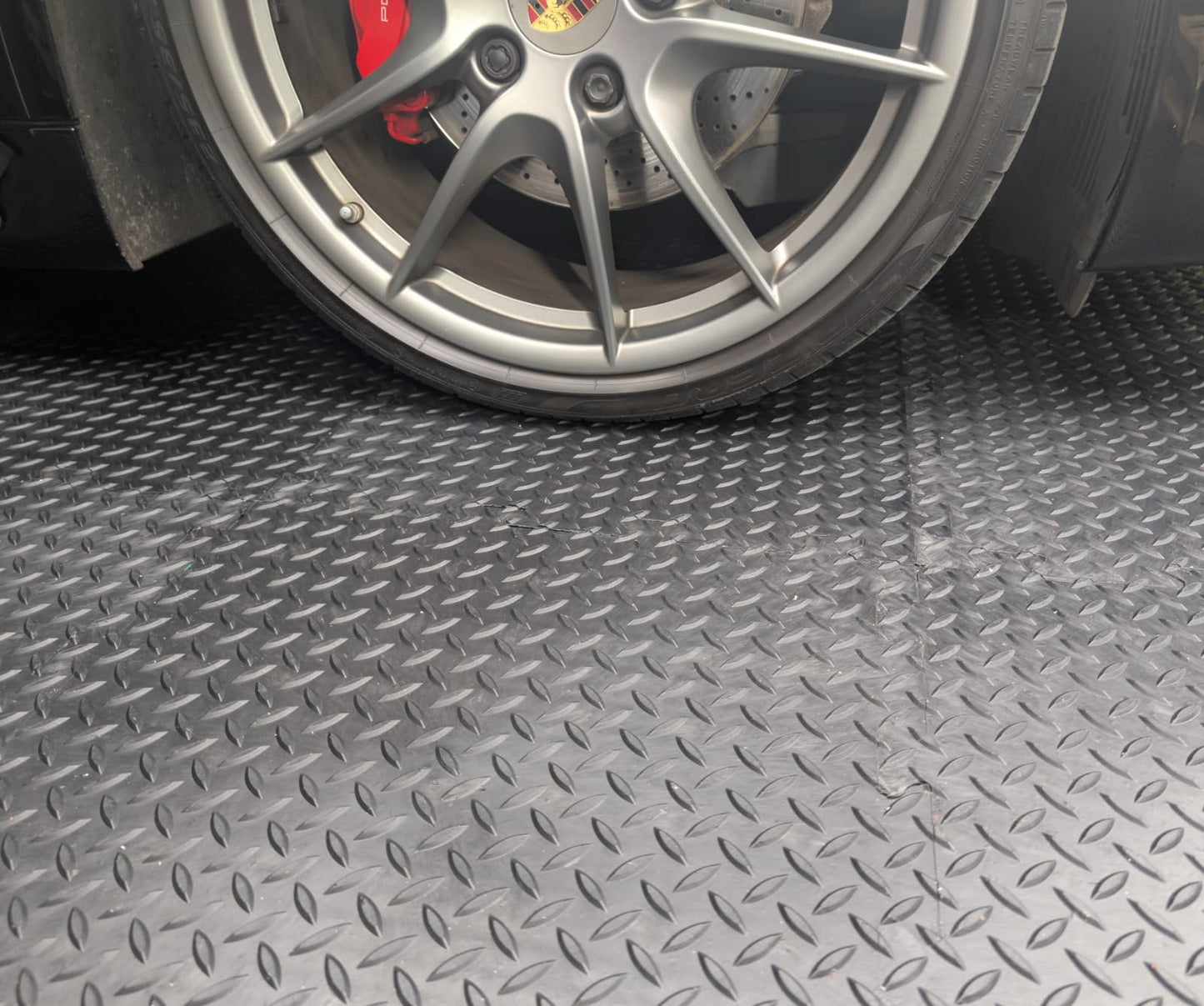 Heavy-Duty PVC Black Checker Pattern Interlocking Garage & Workshop Floor Tiles Oil & Chemical Resistant (495x495x14mm)